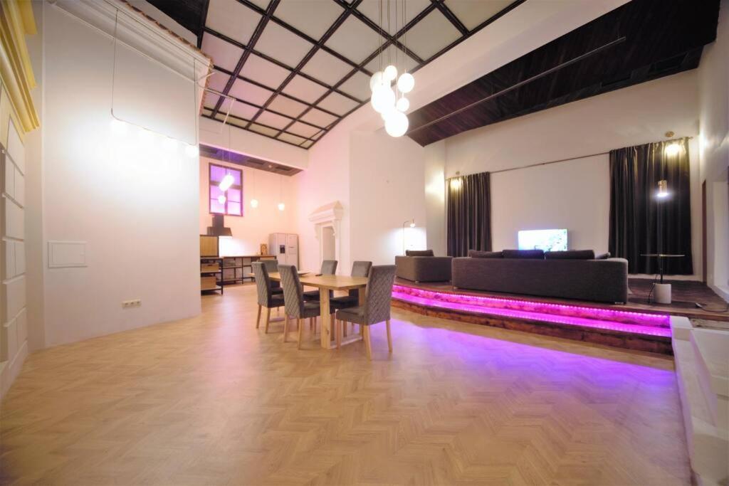 The Theatre / Old Town & Balcony Appartement